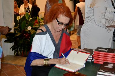 Marina Ripa di Meana firma le copie del suo libro ''Colazione al Grand Hotel''